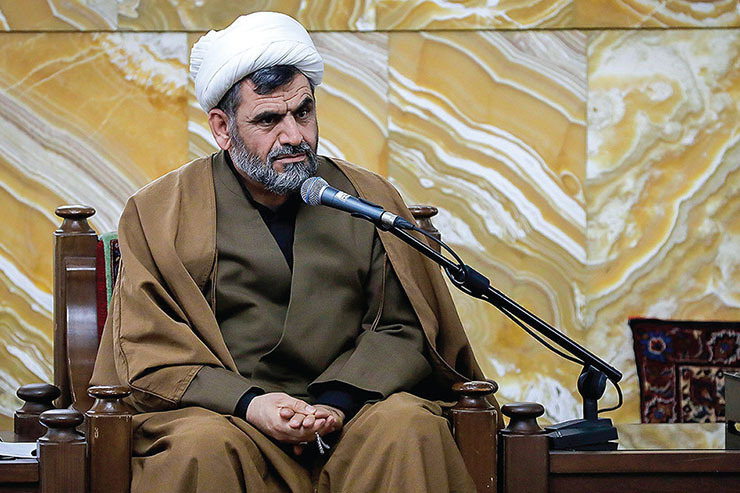 نجیب بارور شاعر افغانستانی که بعد از سقوط کابل به ایران آمد شعری در رثای حجت‌الاسلام شهید اصلانی که در حمله ناجوانمردانه روز گذشته در حرم مطهر رضوی به شهادت رسید، سروده و می‌گوید: من و تو بارها از خنجر دشمن، زمین خوردیم | بیا با بازوی هم برکَنیم، این‌بار خیبر را.