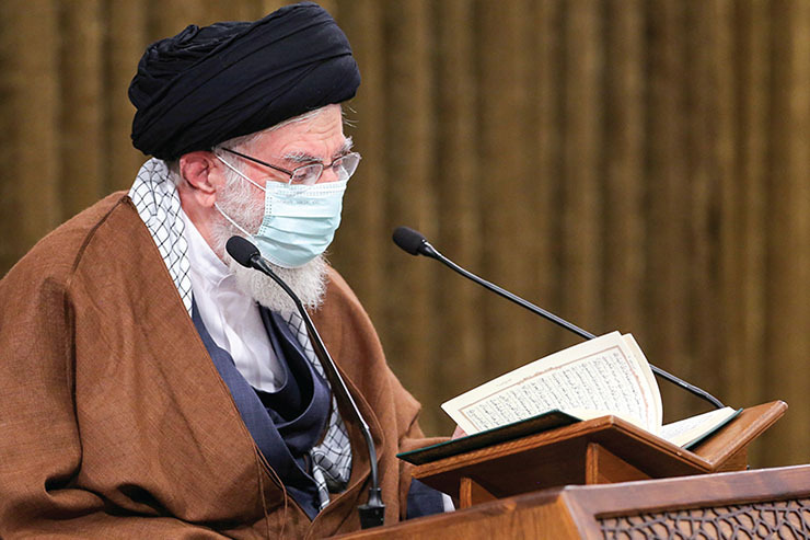 شاید آن زمانی که جلسه قرآن مسجد کرامت از سوی «آسید علی آقا» راه اندازی شد کسی فکرش را نمی‌کرد که این حرکت مهم، در سال‌های بعد کانون مهمی برای فعالیت‌های قرآنی در مشهد شود. آیت ا... العظمی خامنه‌ای فعالیت‌های زیادی در دو مسجد کرامت و امام حسن مجتبی (ع) داشتند.