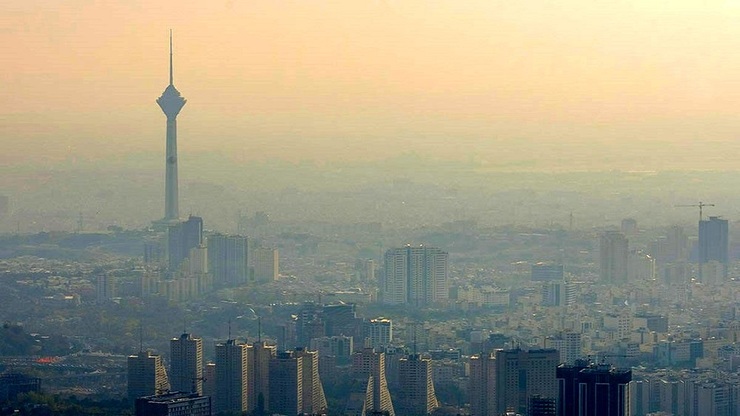 پیش از این استاندار تهران اعلام کرد بود تصمیم نهایی درباره تعطیلی تهران در روز شنبه ۲۰ فروردین در ساعت ۱۰ شامگاه جمعه اعلام می‌شود. بر این اساس استاندار تهران گفت: فردا شنبه ۲۰ فروردین ادارات و مراکز آمورشی تهران تعطیل نخواهد بود.