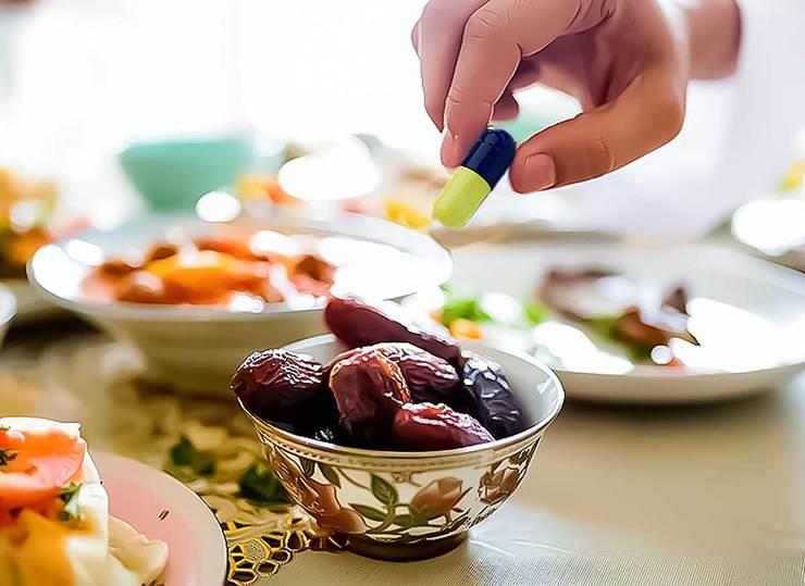 پا فشاری ناآگاهانه برخی بیماران برای روزه‌گرفتن به اندازه ترک این فریضه از سوی افراد تن‌درست، اشکال شرعی دارد.