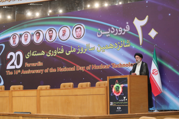 رئیس جمهور با بیان اینکه شهدای هسته‌ای پرچمداران دورانی مهم از تاریخ کشور هستند، اظهار داشت: دشمن به خوبی می‌داند ایران به هیچ وجه به دنبال ساخت سلاح هسته‌ای نیست و فقط از استقلال و قدرتمند شدن ملت ایران هراس دارد. دولت وظیفه خود می‌داند که در مذاکرات حتی یک گام از حقوق ملت عقب‌نشینی نکند.