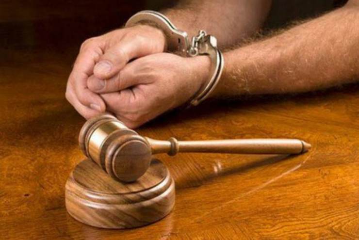 اکراه، اجبار و اضطرار از مواردی هستند که هم شباهت و هم تفاوت‌هایی با یکدیگر دارند. اکراه از اسباب رافع و یا دربردارنده مسئولیت کیفری است.