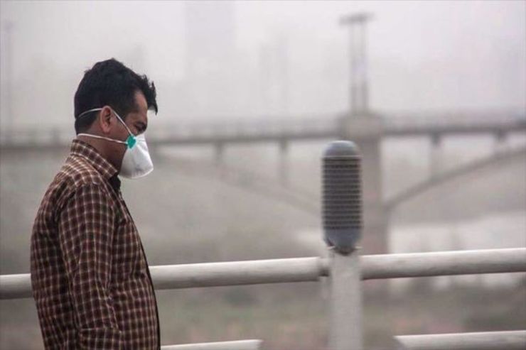 آلودگی هوا معمولا به آلودگی شیمیایی و در چهارچوب سلامت انسان تعبیر می‌شود، درصورتی‌که امروز پذیرفته شده که آلودگی هوا تأثیراتی فراتر از سلامتی انسان دارد.