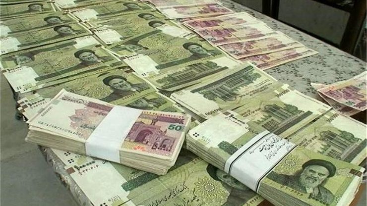 بانک صادرات ایران لیستی از اسامی بدهکاران بزرگ بانکی را منتشر کرد که نام عباس ایروانی متهم یک پرونده بزرگ اقتصادی و از تولید کنندگان قطعات خودرو در آن به چشم می‌خورد.