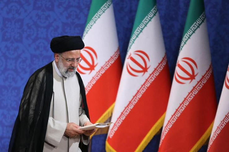 فعالان سیاسی اصولگرا معتقدند که مردم به تغییر رویه جریان حاکم گذشته رأی داده اند، اما تغییراتی که رئیس دولت سیزدهم تاکنون انجام داده است، به گونه‌ای نبوده که مردم این تغییر را احساس کنند.