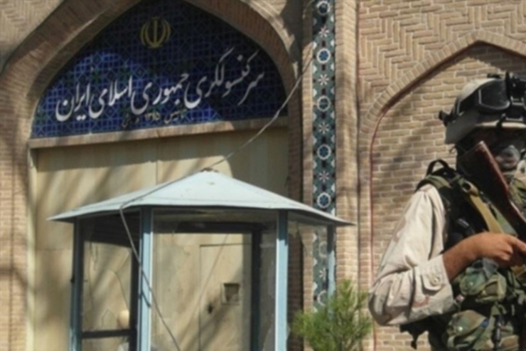 یک منبع مطلع درباره ماجرای تجمع امروز در مقابل کنسولگری ایران در هرات گفت: معترضین امروز از برخی اهالی روستاهای اطراف شهر هرات بوده که به صورت از قبل برنامه‌ریزی شده و با به همراه داشتن کیسه‌های سنگ در مقابل نمایندگی کشورمان حضور یافتند.
