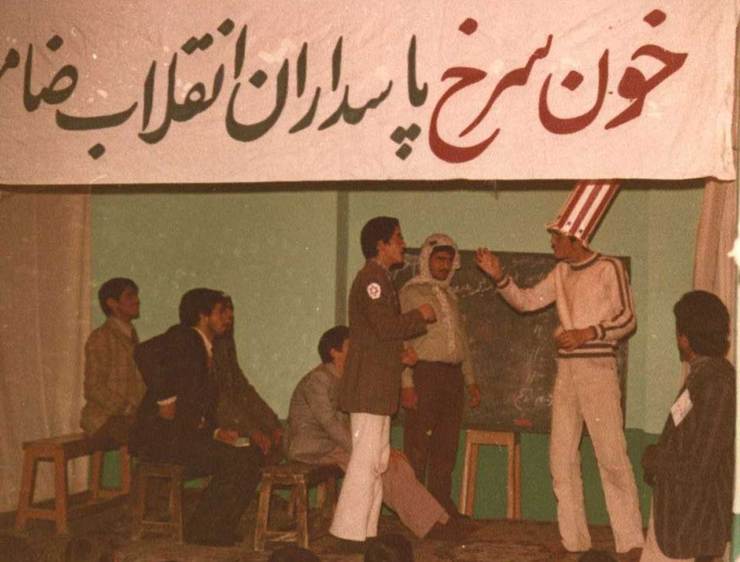 به مناسبت هفته هنر انقلاب اسلامی با برخی از استادان و فعالان حوزه تئاتر مشهد به گپ‌و‌گفت پرداختیم، که در ادامه نظرات و راهکار‌های آنان را برای ارتقای هنر انقلاب اسلامی در عرصه تئاتر مشهد می‌خوانید.