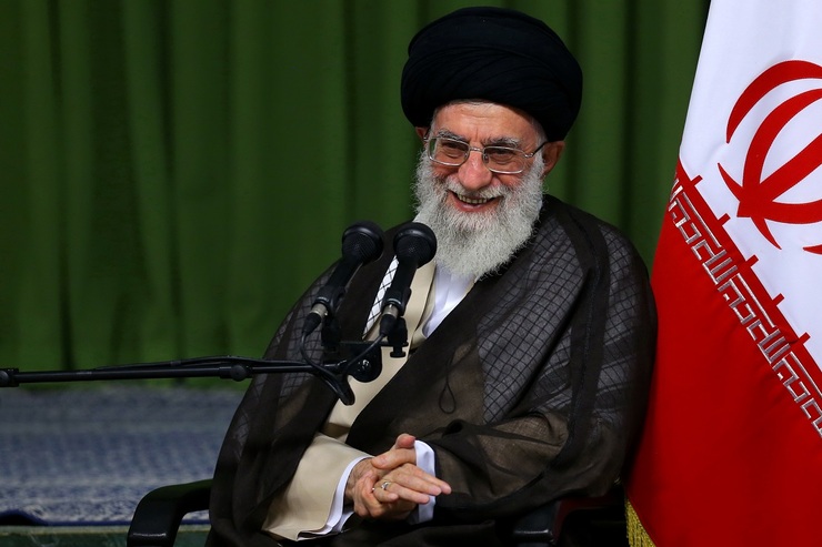 مؤسسه‌ی پژوهشی- فرهنگی انقلاب اسلامی، در مجموعه مستند «غیر رسمی» روایتی از دیدارهای غیررسمی رهبری با طیف‌های مختلف علمی، اجتماعی، فرهنگی و هنری ارائه کرده است. این مستند بحث‌های زیادی در فضای مجازی به راه انداخت و حتی برش‌هایی از آن در فضای مجازی تکثیر شد. اینجا می‌توانید همه قسمت‌های این مستند را ببیند.