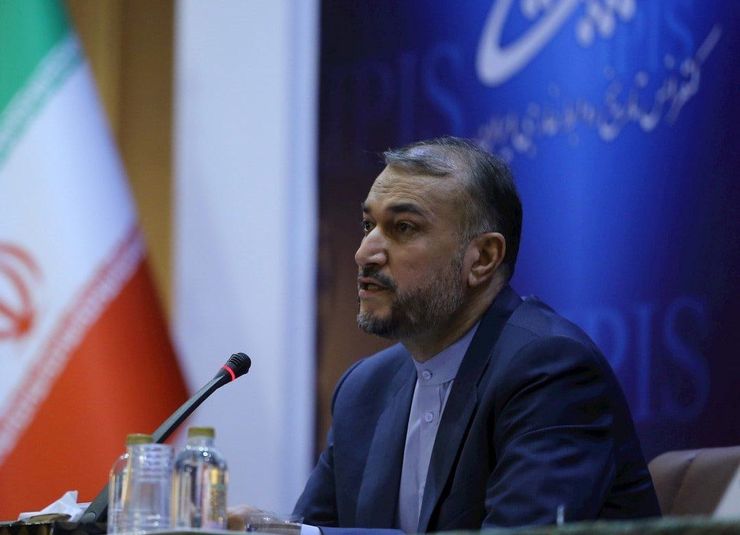 وزیر خارجه گفت: توافقی در خصوص آزادسازی مطالبات مالی ما نزد یکی از بانک‌های خارجی به وجود آمده و روز گذشته هیأتی از یکی از کشورها برای پیگیری مراحل اجرایی آن در تهران بود و مذاکراتی انجام و درباره زمان و چگونگی آزادسازی این مبالغ توافق اولیه‌ای را به عمل آوردیم.