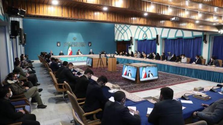 رئیس جمهور: ارز ۴۲۰۰ تومانی باید تا حصول اطمینان از اینکه مشکلی پیش نمی‌آید، ادامه پیدا کند