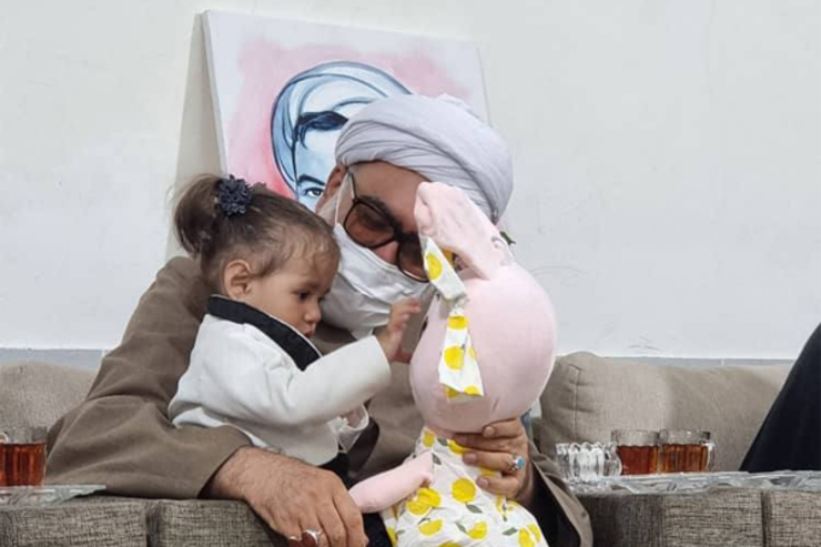 جمال رستم زاده  مدیر خبر و رسانه‌های نوین آستان قدس رضوی در صفحه شخصی خود در اینستاگرام ، از حضور دوباره تولیت آستان قدس رضوی در منزل شهید دارایی، طلبه جهادی و مردمی که هفته گذشته به شهادت رسید ، روایت جالبی را منتشر کرده است.