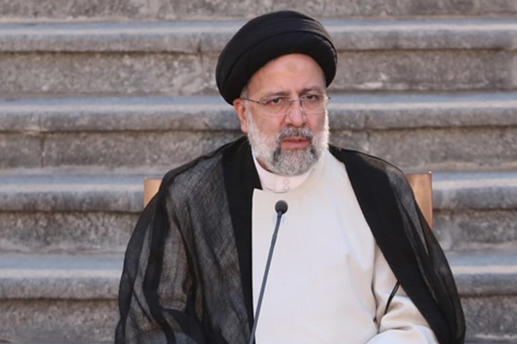 آیت‌الله رئیسی، ادامه اصلاح سیاست‌های پولی و مقابله همزمان با گرانفروشی را سیاست دولت برای کاهش رنج مردم از گرانی‌ها عنوان کرد.