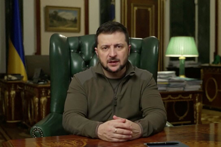 زلنسکی: ۲۵۰۰ تا ۳۰۰۰ سرباز اوکراینی کشته شده‌اند | همه باید نگران استفاده پوتین از سلاح هسته‌ای باشیم