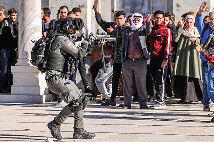 فلسطین این روز‌ها به میدان نبردی تبدیل شده است که یک سوی آن، فلسطینی‌ها برای آزادی سرزمین خود و دفاع از مقدسات اسلامی از جمله مسجد الاقصی به پا خواسته اند و در سوی دیگر، ارتش صهیونیستی تا دندان مسلحی قرار دارد که این روز‌ها از هیچ جنایتی فروگذار نمی‌کند.