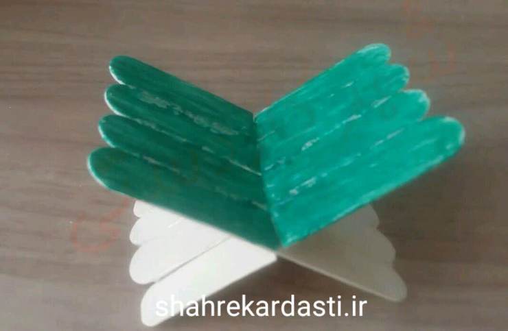 ماه رمضان فرصت گران‌مایه‌ای برای تلاوت قرآن و چشیدن از این دریای بی‌انتها است. در این ویدئو آموزش نحوه‌ی درست کردن کاردستی «رحل قرآن» را می‌بینیم.