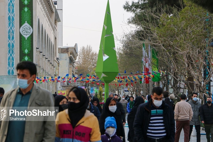می‌خواهم مدافع حرم شوم. آخر تحمل این را ندارم که مصیبتی دوباره به اهل بیت پیامبر (ص) وارد شود. می‌خواهم در برابر دشمن بایستم و به او ثابت کنم که حتی اگر همه کنار بکشند، من جانم را هم برای حرم خواهم داد. می‌خواهم به آن‌ها ثابت کنم که حرم حرمت دارد و از جان خود می‌گذرم تا فرزندانمان آینده‌ای پر از امنیت داشته باشند.
المان مدافعان حرم اثر هنرمند مصطفی نادری پور را در ابتدای خیابان طبرسی و خیابان آیت‌الله شیرازی به تماشا بنشینید.