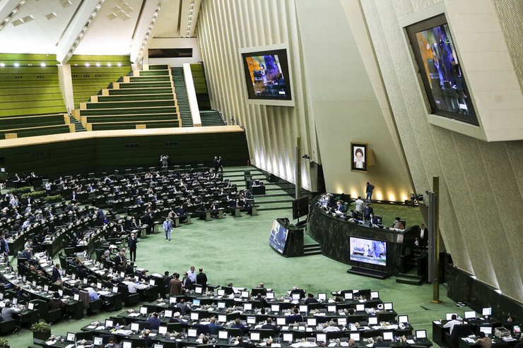 سید علی یزدیخواه نایب رییس کمیسیون مشترک طرح صیانت از کاربران در فضای مجازی گفت: رئیس مجلس اسفندماه سال گذشته مکاتباتی با شورای عالی فضای مجازی داشت و خواستار اعلام سیاست‌های مدنظر این شورا و همچنین موضوعاتی که نیاز به قانونگذاری دارد به صورت شفاف شد.