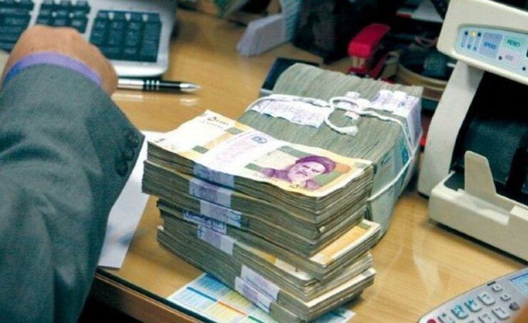رئیس کل بانک مرکزی گفت: فهرست دریافت کنندگان تسهیلات کلان از این هفته بر روی سایت بانک مرکزی در معرض دید عموم مردم قرار می گیرد.