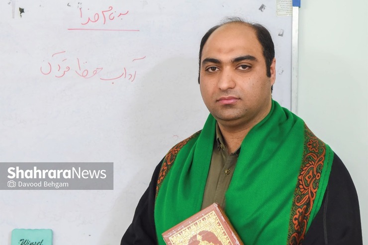 گفتگو با سیدمرتضی فاطمی حافظ کل قرآن و مدرس حفظ، که تاکنون ۱۰ حافظ کل تربیت کرده است.