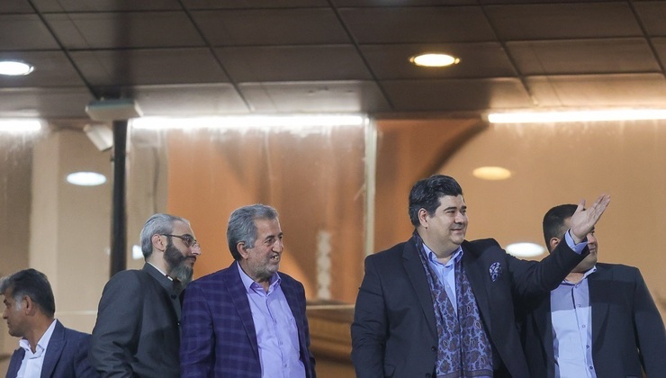 سالار عقیلی خواننده سنتی ایران در جریان بازی نساجی مقابل مس کرمان در ورزشگاه آزادی حاضر بود و تیم شهرش نساجی را حمایت کرد.
