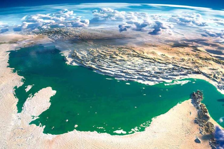 خواننده لس‌آنجلسی در پاسخ به دلیل اجرا نکردن ترانه خلیج فارس در امارات گفته است: مسئله خلیج فارس یک اختلاف سیاسی بین ایران و امارات و چند کشور دیگر است و من به عنوان یک هنرمند به خودم اجازه دخالت در این موضوع را نمی‌دهم!