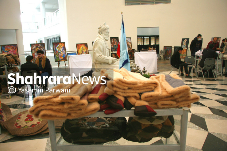 موزه بزرگ خراسان در پارک کوهسنگی مشهد این روزها میزبان نمایشگاهی از آثار هنری و صنایع دستی هنرمندان افغانستانی با عنوان «هراتِ جان» است، نمایشگاهی که با استقبال هنر دوستان مشهدی روبرو شده است.