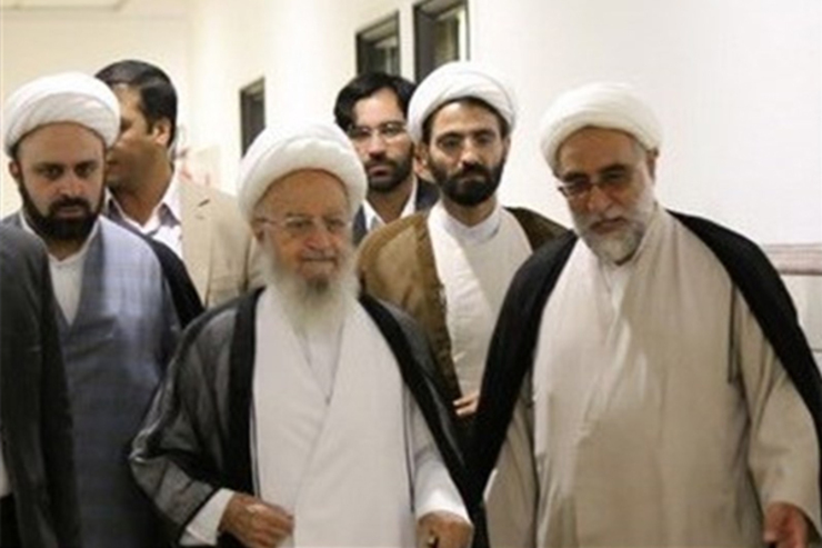 مسئول دفتر حضرت آیت‌الله مکارم شیرازی گفت: اخباری که در فضای مجازی از بستری شدن آیت الله مکارم شیرازی در بیمارستان منتشر شده، صحت ندارد.