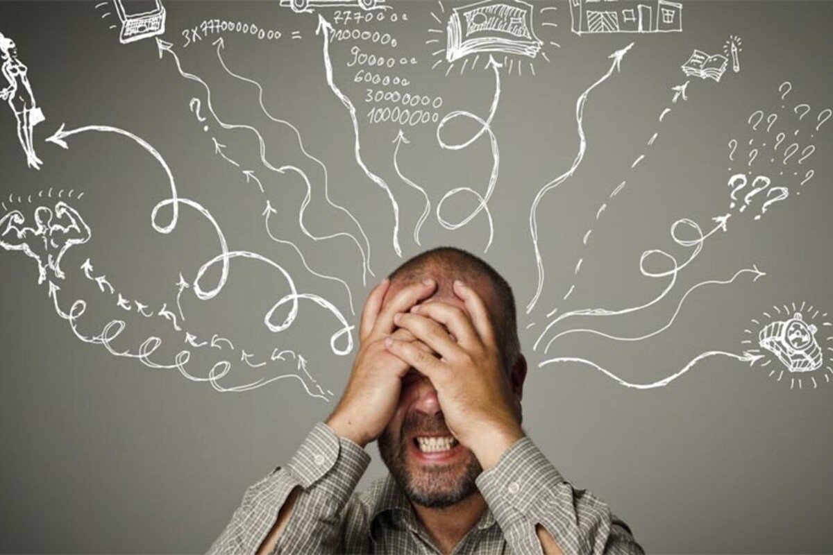 اختلال ADHD یک وضعیت رفتاری است که منجربه رفتار‌های بیش‌فعالانه و تکانه‌ای غیرمعمول می‌شود. افرادی که دچار این اختلال هستند، در تمرکز بر انجام یک کار واحد یا نشستن طولانی‌مدت مشکل دارند.