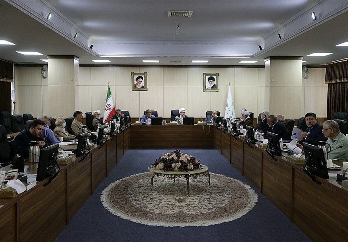 هیات عالی نظارت مجمع تشخیص مصلحت نظام با بررسی مصوبه مجلس درباره «بانک مرکزی جمهوری اسلامی» موادی از آن را مغایر سیاست‌های کلی تشخیص داد.