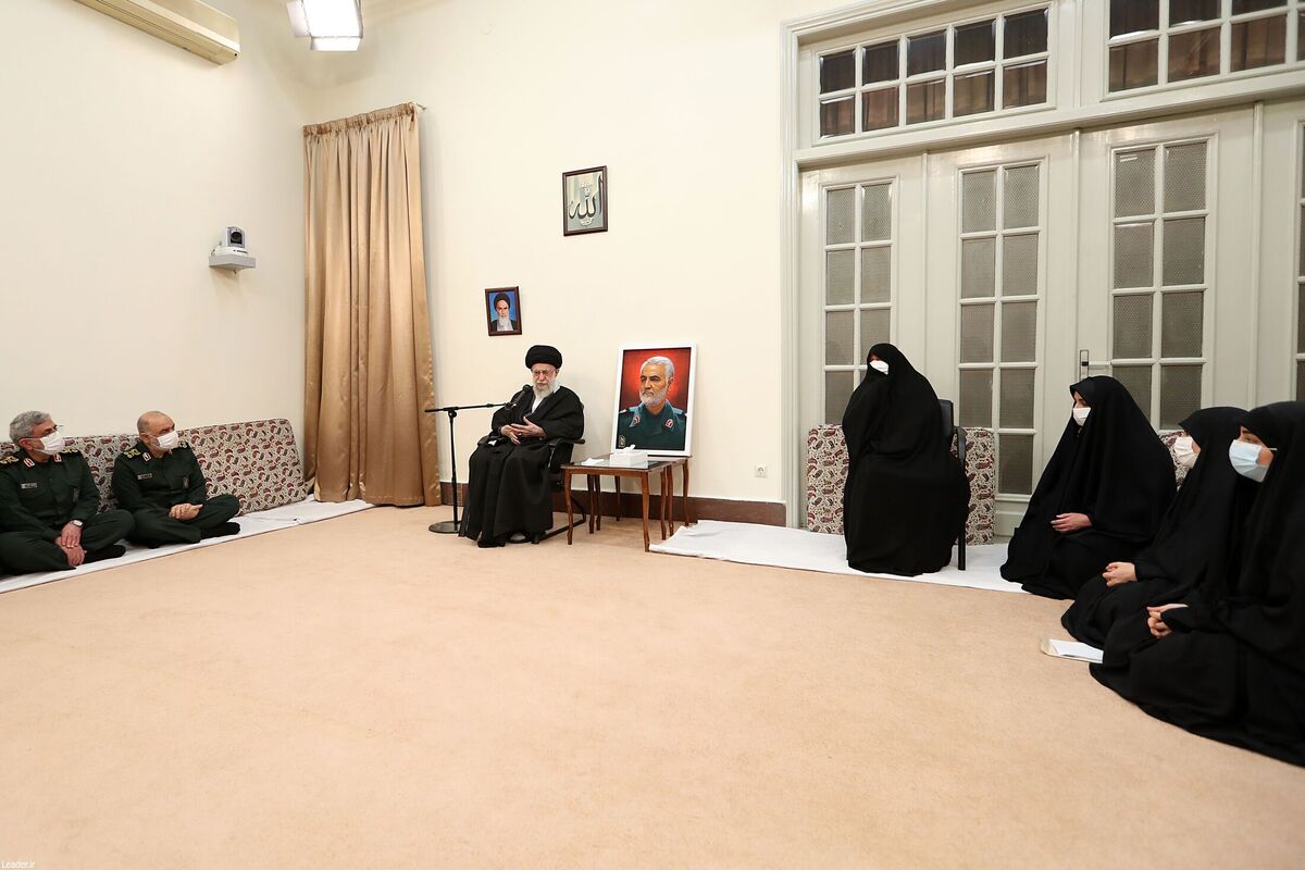 رهبر انقلاب: کار بزرگ شهید سلیمانی حفظ، رشد دادن، مجهز کردن و احیاء جبهه مقاومت بود| قدردانی از فعالیت‌های سردار قاآنی+ عکس