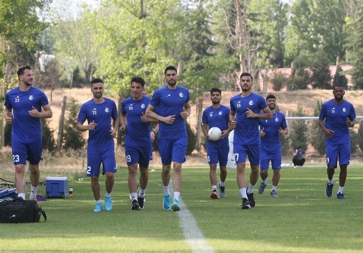 یک بازیکن سرمربی استقلال را متقاعد کرد تا نامش در لیست مازاد نباشد.