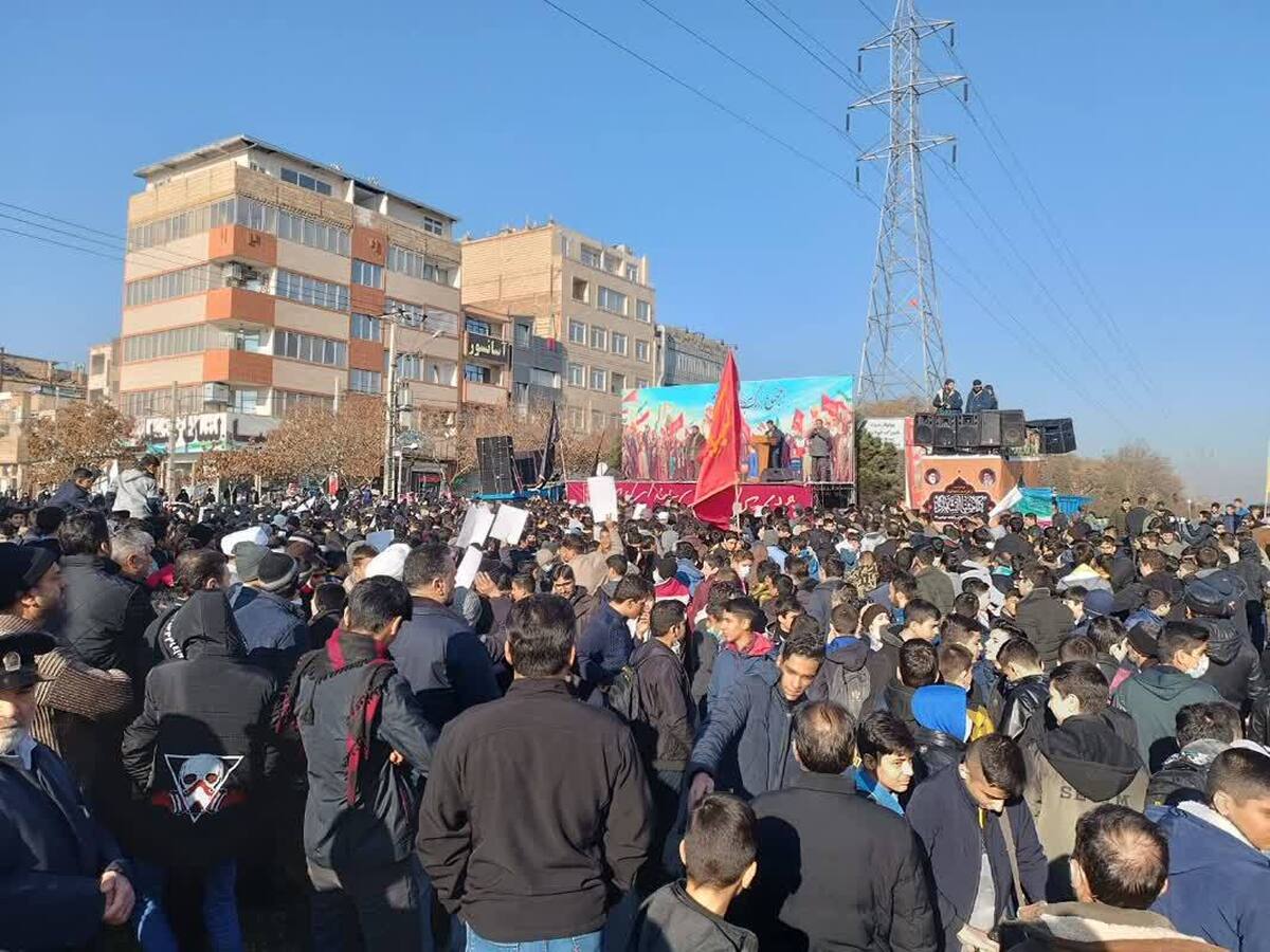 پیکر پاک شهید گمنام ۱۶ساله‌ای که در جریان تفحص اخیر شهدا در شرق دجله شناسایی شده بود، بر دستان صد‌ها دانش‌آموز مشهدی از میدان شهید اصلانی تا اردوگاه فرهنگی‌تربیتی ثامن‌الحجج(ع) تشییع و در میدان صبحگاه این اردوگاه به خاک سپرده شد.