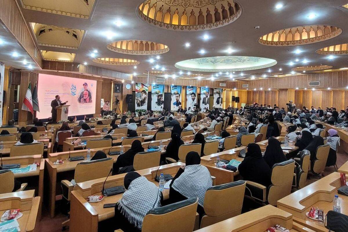 سفیر ایران در سوریه گفت: سردار شهید سلیمانی و ابو مهدی المهندس نتیجه یک مکتب، اندیشه و حرکت عاشورایی‌اند و افتخارشان این است که شاگرد مکتب امام و عاشورا هستند.
