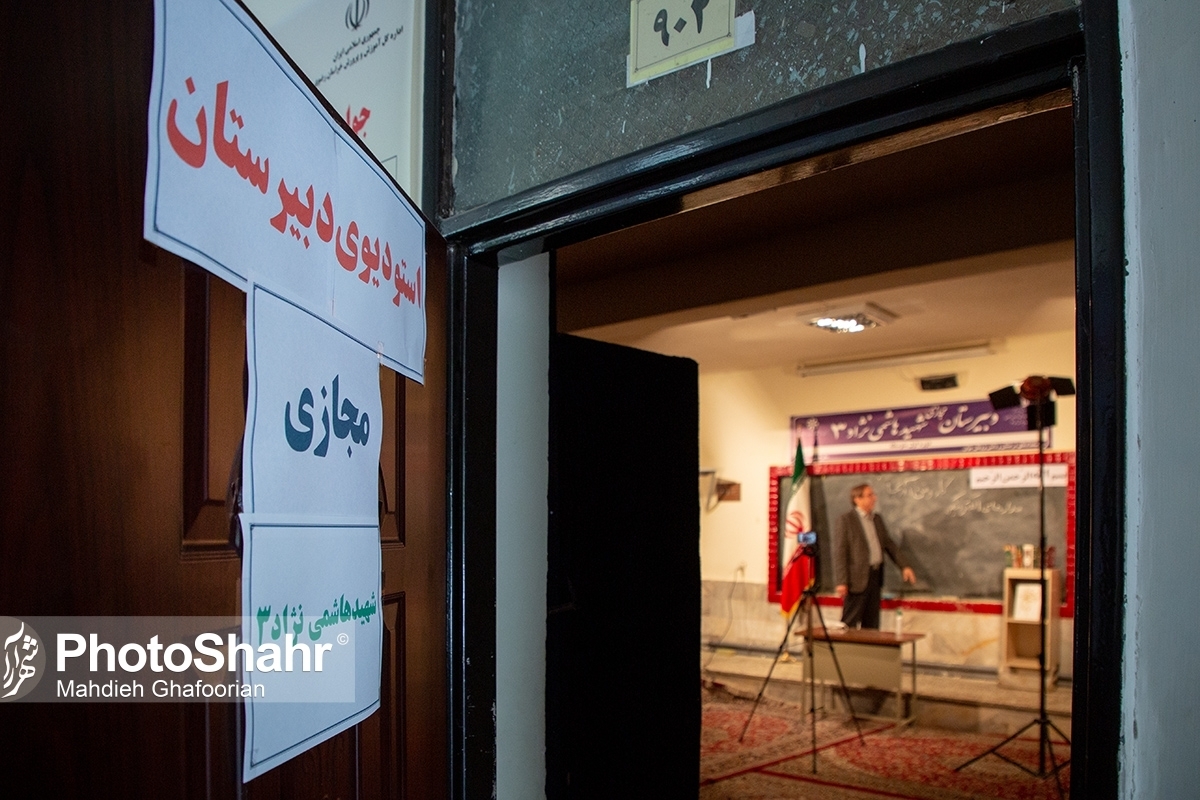 معاون هماهنگی امور عمرانی استانداری تهران از تداوم دورکاری کارمندان گروه‌های حساس خبر داد و گفت: براساس مصوبات کارگروه اضطرار آلودگی هوا، دانشگاه‌ها و همه مقاطع تحصیلی استان تهران به جز شهرستان‌های دماوند و فیروزکوه نیز در روز‌های سه‌شنبه و چهارشنبه ۱۳و ۱۴ دی غیرحضوری شد.