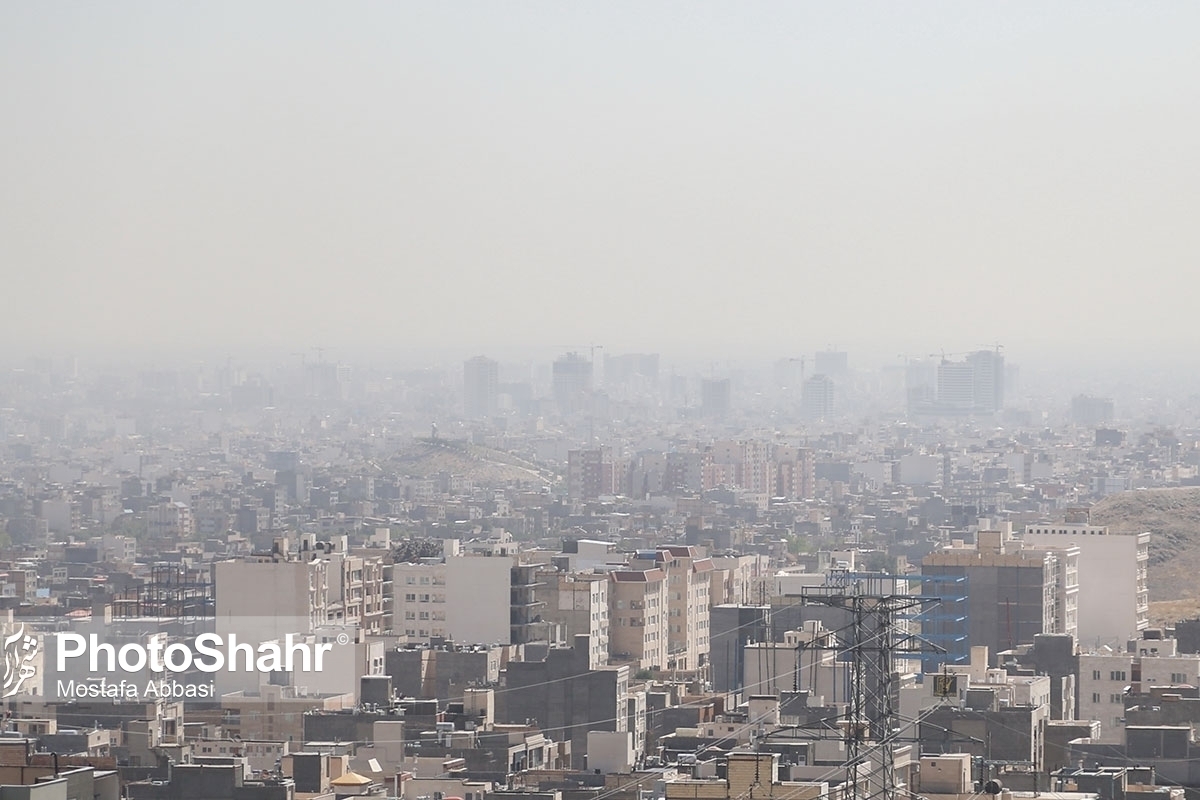 مدیرکل حفاظت محیط زیست خراسان رضوی گفت:با افزایش دوباره حجم آلاینده‌ها در هوای مشهد نسبت به دیروز، کیفیت هوای این کلانشهر امروز، سیزدهم دی ماه ۱۴۰۱ در آستانه رسیدن به وضعیت هشدار قرار گرفته است.