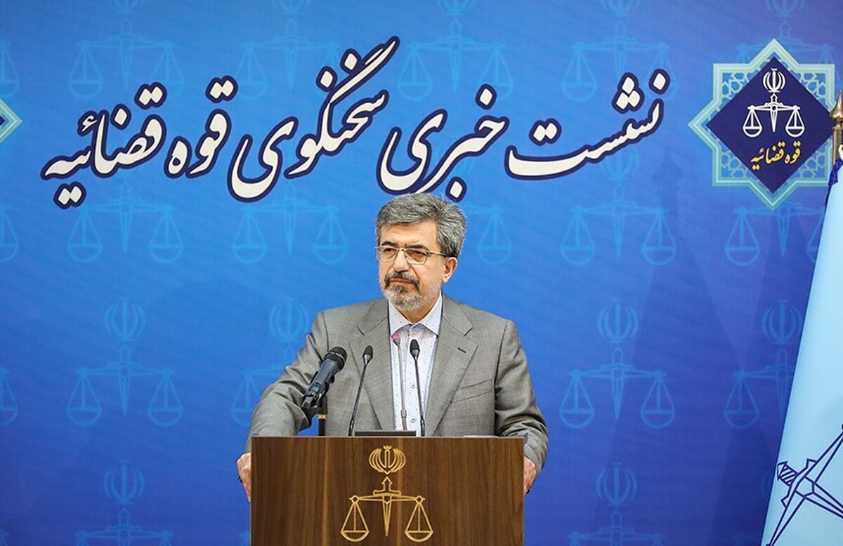 سخنگوی قوه قضائیه در خصوص ادعای آزار و تجاوز جنسی به متهمان زن در زندان‌های کشور، گفت: قوه قضائیه بار‌ها اعلام کرده که روند نگهداری و مراقبت از زندانیان زن توسط بانوان صورت می‌گیرد و در تمام فرایند بازداشت بانوان، مردان حضور ندارند.