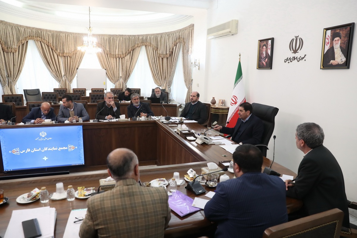 جلسه دیدار اعضای مجمع نمایندگان مردم استان فارس در مجلس شورای اسلامی با معاون اول رئیس‌جمهور برگزار و در آن بر رفع موانع اجرایی و راه اندازی سه پروژه مهم آزادراه شیراز-اصفهان (قطعات یک تا شش)، خط دوم انتقال آب از سد درودزن و قطعه اول خط دو مترو شیراز تاکید شد.