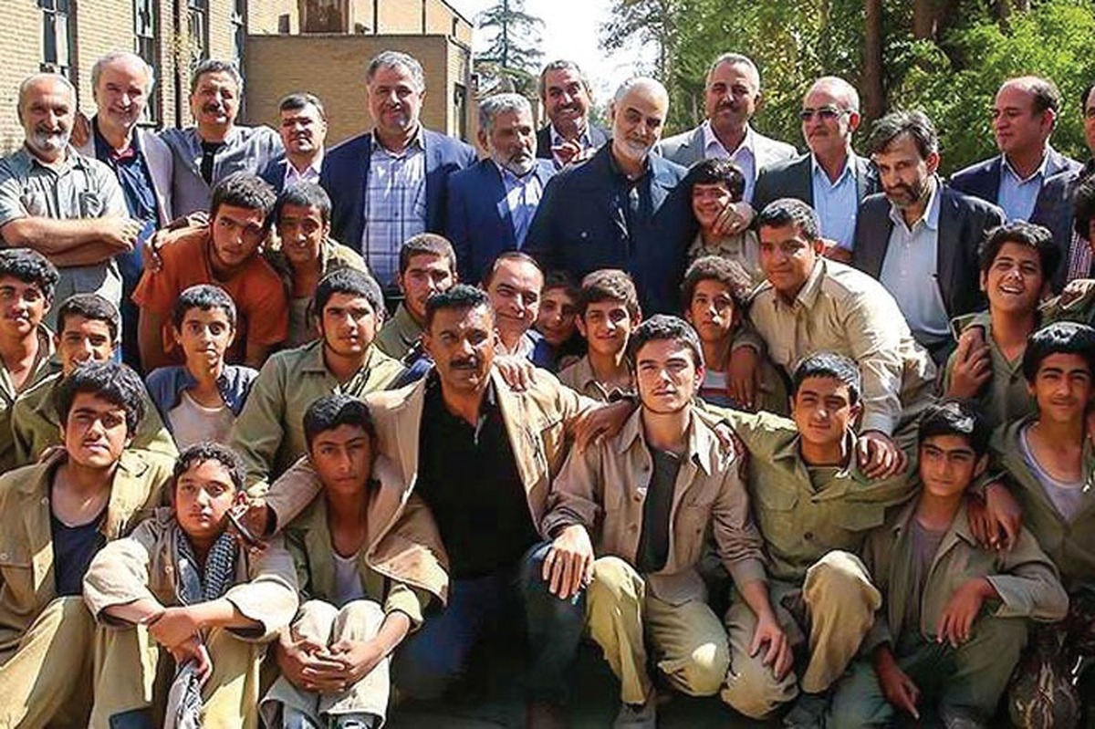 در سه سال گذشته و حتی پیش از آن، بار‌ها به طور جسته وگریخته خبر‌هایی از ساخت فیلم و سریال درباره حاج قاسم منتشر می‌شد، اما هنوز هم جای خالی یک اثر شاخص مستند در حد «آخرین روز‌های زمستان» یا فیلمی شبیه به «موقعیت مهدی» احساس می‌شود.