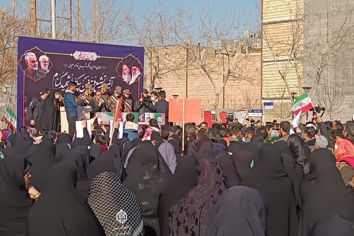 پیکر پاک شهید گمنام دفاع مقدس که در عملیات رمضان در شرق بصره به شهادت رسیده بود، بر دستان صدها نفر از اهالی محله پنج‌تن و شهید آوینی مشهد تشییع و در بوستان ارم به خاک سپرده شد.