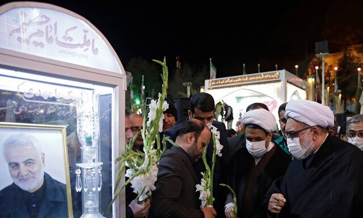 با حضور در گلزار شهدای کرمان بر مزار شهید سلیمانی حاضر شد.