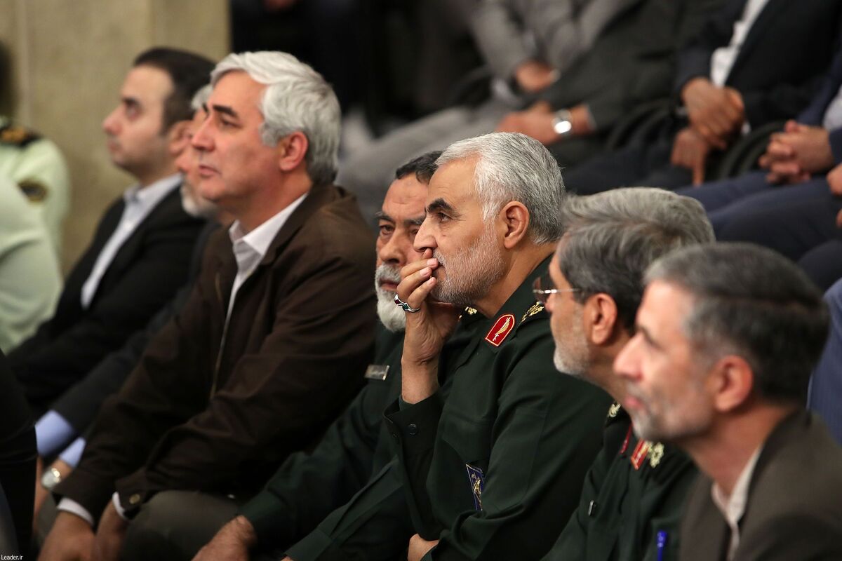قسمت پنجم فصل سوم برنامه تلویزیونی «ملک سلیمان» ویژه سومین سالگرد شهادت حاج قاسم سلیمانی امشب با حضور ابراهیم حاتمی کیا کارگردان و فیلم نامه نویس کشورمان پخش شد.