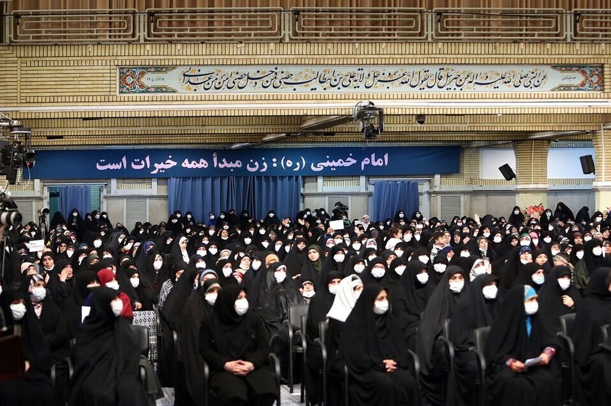 ویدئو| هم‌خوانی گروه سرود در دیدار جمعی از بانوان منتخب با رهبر انقلاب