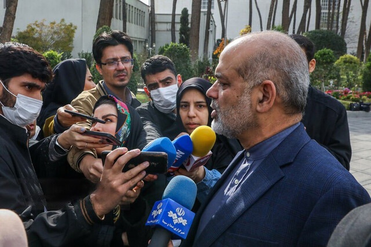 احمد وحیدی در جمع خبرنگاران گفت: پذیرش اتباع جدید برای ما با این تعداد مهاجر که در کشور داریم، محدود است.
