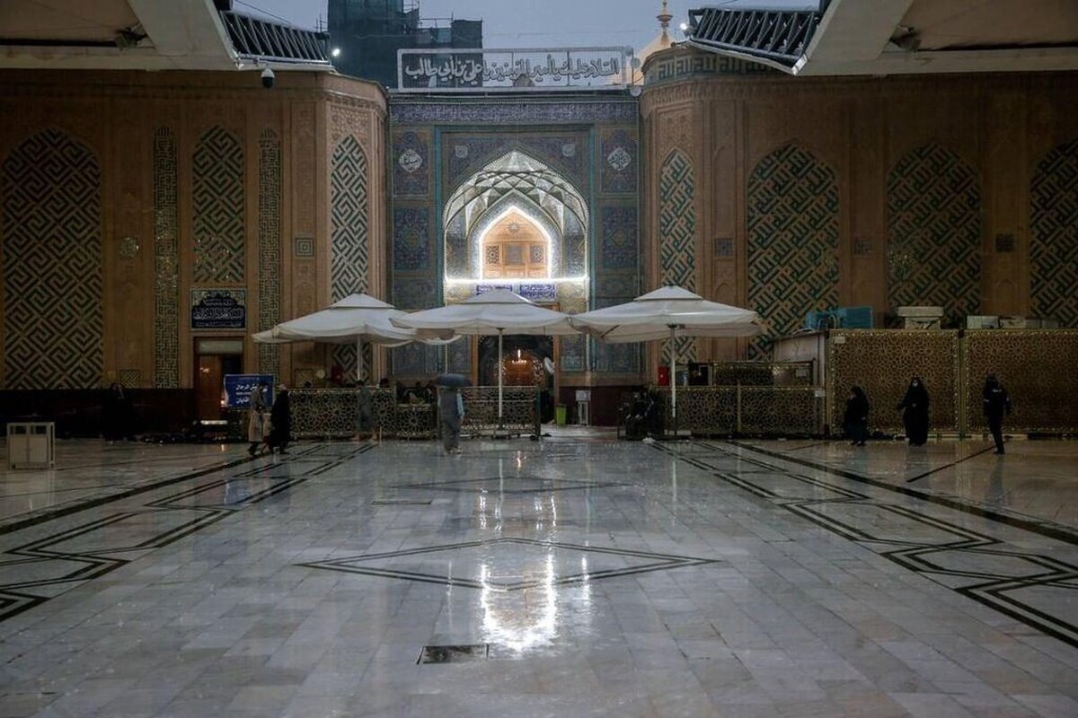 ویدئویی از نزول بارش رحمت الهی در صحن و سرای حرم حضرت علی (ع) را مشاهده می‌کنید.