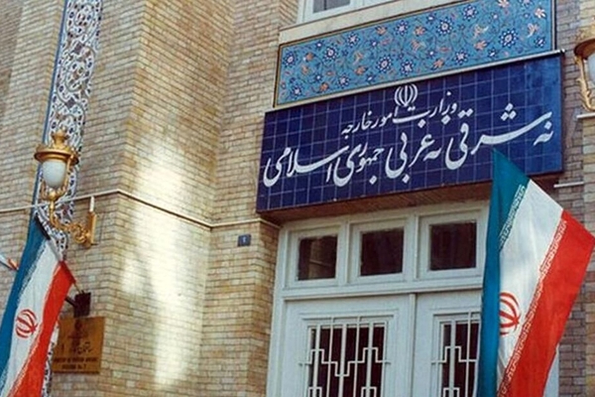 به دنبال اقدام موهن یک نشریه فرانسوی در توهین به مرجعیت، مقدسات و ارزشهای دینی و ملی، نیکلاس رش سفیر فرانسه در جمهوری اسلامی ایران عصر امروز به وزارت امور خارجه احضار شد.