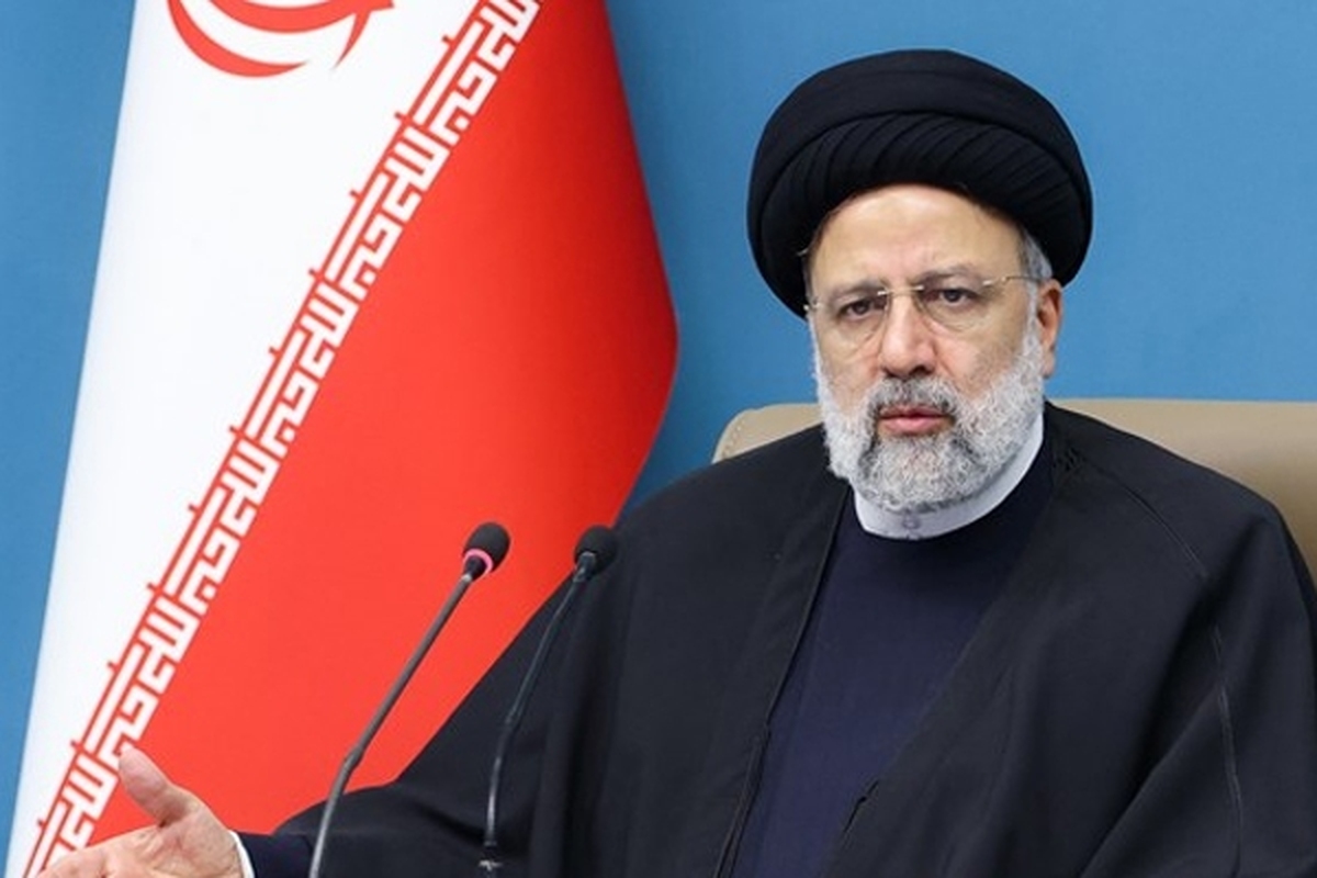 رئیس‌جمهور با اشاره به دستاوردهای صنایع فضایی گفت: توفیقات حاصل شده در این زمینه شاهدی بر شکست تحریم‌ها و تلاش برای منزوی کردن جمهوری اسلامی ایران و عقب نگه داشتن کشور از صنایع پیشرفته دنیا است.