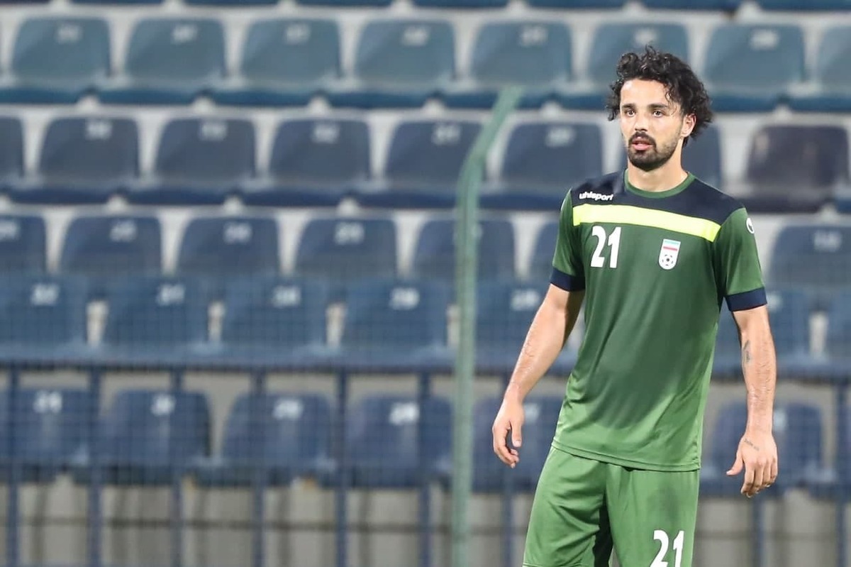 امید نورافکن، بازیکن کنونی باشگاه سپاهان، مذاکراتی را با باشگاه پرسپولیس برای پیوستن به این تیم داشته است و بعید نیست در نقل‌وانتقالات نیم‌فصل به این تیم ملحق شود.