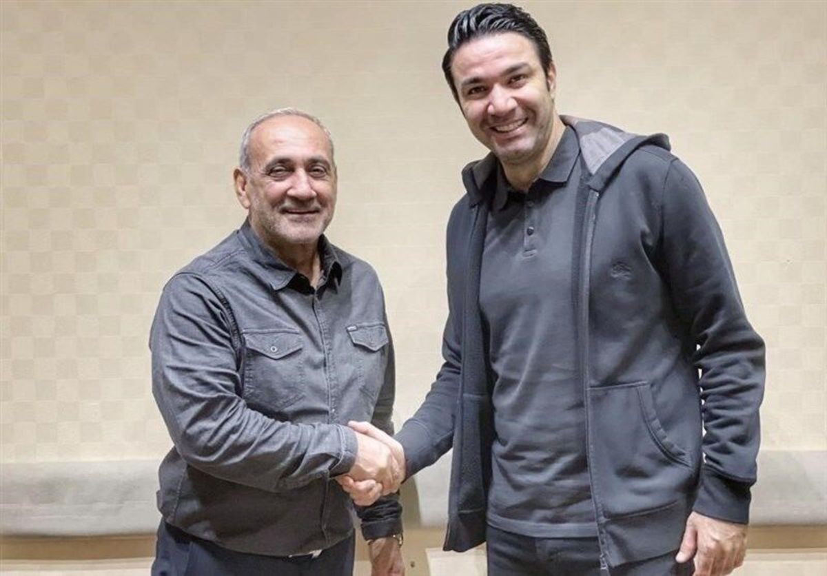 با جدایی گرشاسبی از باشگاه فولاد خوزستان آینده همکاری جواد نکونام با این باشگاه نیز درهاله‌ای از ابهام قرار گرفته است.