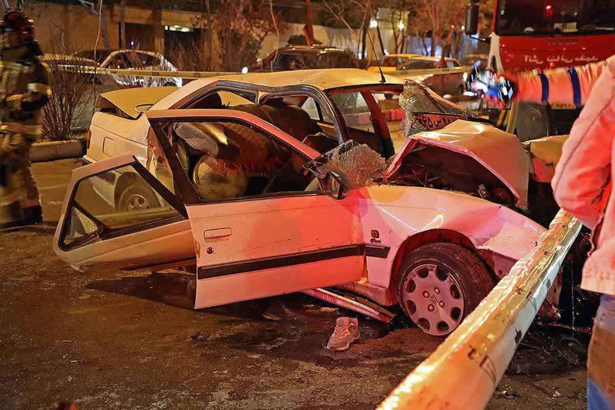 مدیر عامل آتش‌نشانی مشهد از امدادرسانی آتش نشانان و نجاتگران دو ایستگاه این سازمان به حادثه دیدگان سانحه رانندگی در بولوار وکیل آباد این شهر خبر داد.