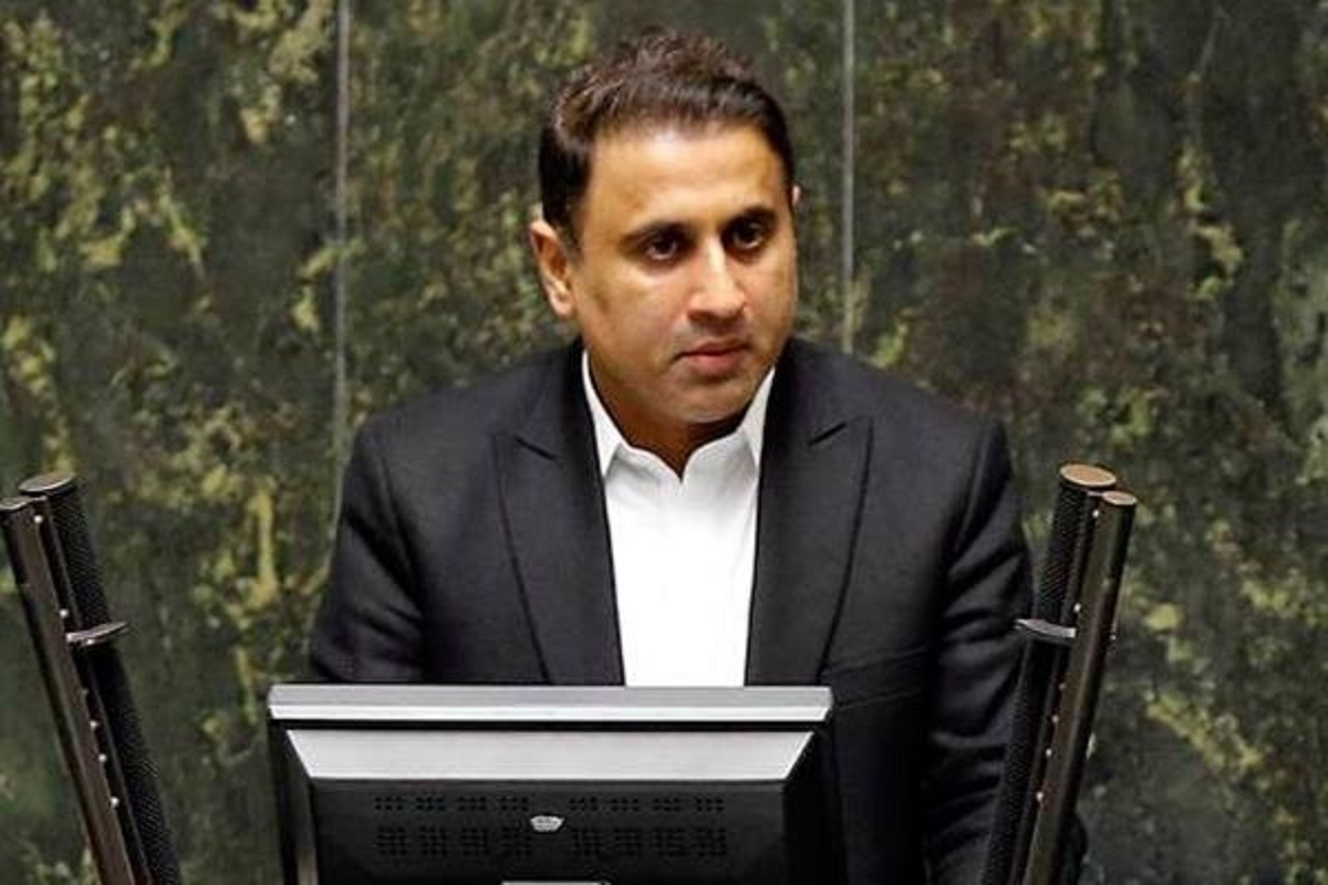 یک نماینده مجلس اعلام کرد هنوز تصمیمی برای جرم انگاری استفاده از VPN و فیلترشکن گرفته نشده است و  اگر چنین چیزی اتفاق بیفتد، مسئولان دولتی که به دنبال گرفتن تیک آبی هستند باید در اولویت برخورد قانونی قرار گیرند.